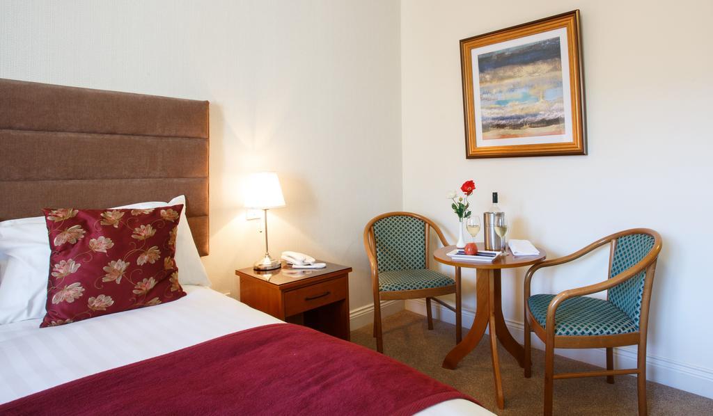 The Clonakilty Hotel מראה חיצוני תמונה