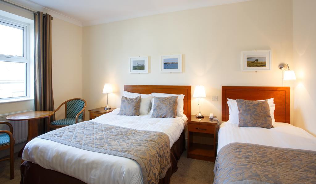 The Clonakilty Hotel מראה חיצוני תמונה